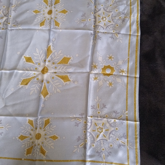 MOMA. Holiday Snowflake Neckerchief - Picture 8 of 14